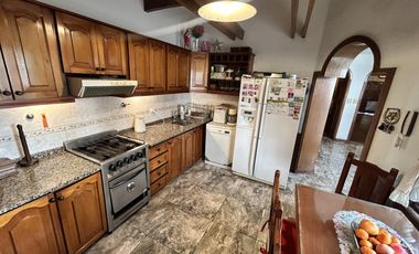 Casa en venta Burzaco con pileta!!!