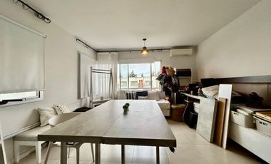 Triplex de 4 ambientes  en Lago del Sendero, con salida al lago