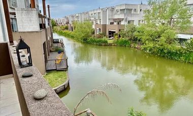 Triplex de 4 ambientes  en Lago del Sendero, con salida al lago