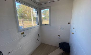 EXCELENTE CASA DE 3 AMB EN EL BARRIO SAN RAFAEL