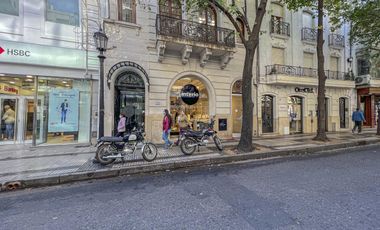 Oficina premium con patio sobre Paseo del Siglo