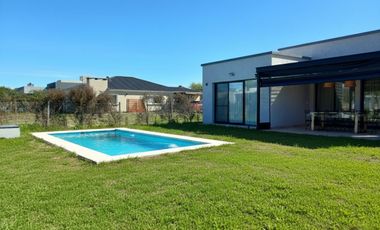 Casa en venta en San Ramón, Pilar del Este - 4 Ambientes