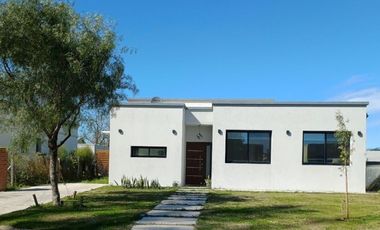 Casa en venta en San Ramón, Pilar del Este - 4 Ambientes