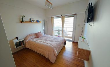 Departamento 2 ambientes en excelente estado con doble balcón - Villa Domunico