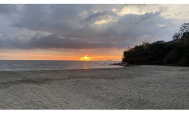 VENTA CASA DE PLAYA AMOBLADA FRENTE AL MAR CABO ANTIBES SANTA MARTA
