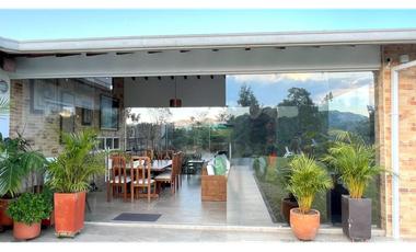 Venta finca El Retiro una cuadra, hermosa, posibilidad de caballerizas