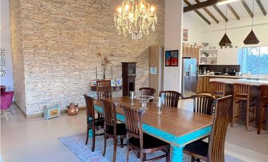 Venta finca El Retiro una cuadra, hermosa, posibilidad de caballerizas