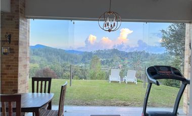 Venta finca El Retiro una cuadra, hermosa, posibilidad de caballerizas