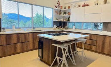 Venta finca El Retiro una cuadra, hermosa, posibilidad de caballerizas