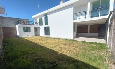 Casa en venta con tres recámaras y jardín en Loma Bonita, Tlaxcala