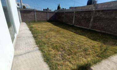 Casa en venta con tres recámaras y jardín en Loma Bonita, Tlaxcala