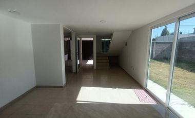 Casa en venta con tres recámaras y jardín en Loma Bonita, Tlaxcala