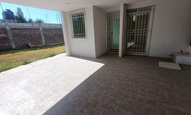 Casa en venta con tres recámaras y jardín en Loma Bonita, Tlaxcala