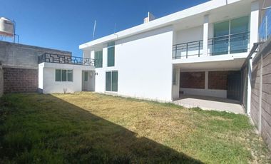 Casa en venta con tres recámaras y jardín en Loma Bonita, Tlaxcala