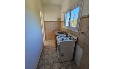 VENTA PH 2 AMB. A LA CALLE, C/PATIO. PRIMER PISO X ESCALERA