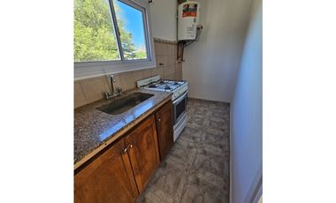 VENTA PH 2 AMB. A LA CALLE, C/PATIO. PRIMER PISO X ESCALERA