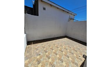 VENTA PH 2 AMB. A LA CALLE, C/PATIO. PRIMER PISO X ESCALERA