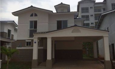 SE VENDE CASA EN PLAYA DORADA RESIDENCIAL PLAYAMAR CON TERRAZA