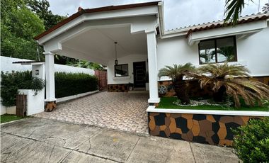 Disponible para alquiler, propiedad encantadora