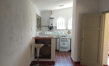 AT161. ICHO CRUZ. PINTORESCA CASA CON PILETA. EXCELENTE UBICACIÓN.