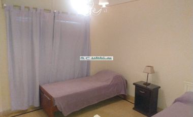 AT161. ICHO CRUZ. PINTORESCA CASA CON PILETA. EXCELENTE UBICACIÓN.