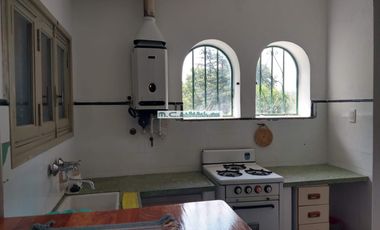 AT161. ICHO CRUZ. PINTORESCA CASA CON PILETA. EXCELENTE UBICACIÓN.