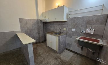 ALQUILER DE DEPARTAMENTO 2 AMBIENTES EN PLANTA BAJA - LUIS GUILLON