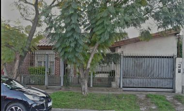 Chalet  muy buen barrio cercano a importante avenida