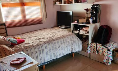 Chalet  muy buen barrio cercano a importante avenida