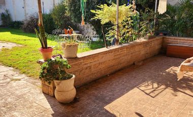 Chalet  muy buen barrio cercano a importante avenida