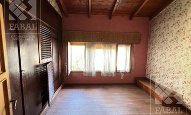 Casa venta Centro, ideal oficinas, con 3 dormitorios, 3 baños, cochera y patio
