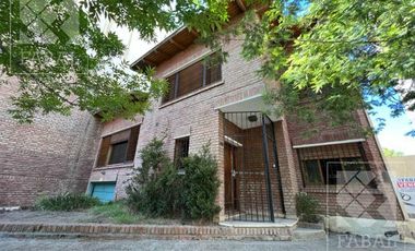 Casa venta Centro, ideal oficinas, con 3 dormitorios, 3 baños, cochera y patio