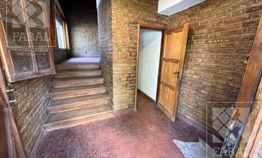 Casa venta Centro, ideal oficinas, con 3 dormitorios, 3 baños, cochera y patio