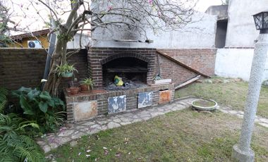 Chalet en Turdera con 3 dormitorios y oficina - APTO CRÉDITO