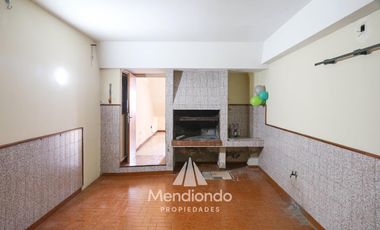 Casa 5 amb con cochera y patio. 200m2 cubiertos - Zona Centro en Balcarce