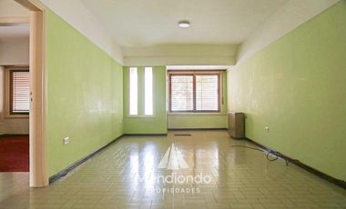 Casa 5 amb con cochera y patio. 200m2 cubiertos - Zona Centro en Balcarce