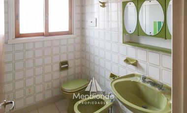 Casa 5 amb con cochera y patio. 200m2 cubiertos - Zona Centro en Balcarce