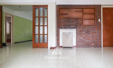 Casa 5 amb con cochera y patio. 200m2 cubiertos - Zona Centro en Balcarce