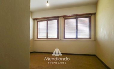 Casa 5 amb con cochera y patio. 200m2 cubiertos - Zona Centro en Balcarce