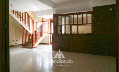 Casa 5 amb con cochera y patio. 200m2 cubiertos - Zona Centro en Balcarce