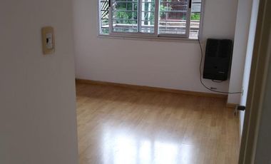 Departamento dos ambientes en alquiler en Wilde Centro