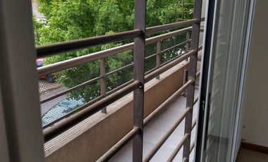 Departamento dos ambientes en alquiler en Wilde Centro