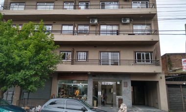 Departamento dos ambientes en alquiler en Wilde Centro