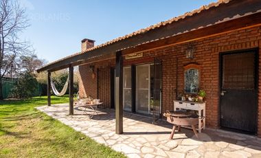 Venta Casa Quinta, 4 amb con importante lote y pileta en Malvinas Argentinas