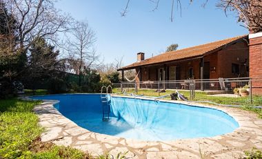 Venta Casa Quinta, 4 amb con importante lote y pileta en Malvinas Argentinas