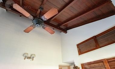 Venta Casa Quinta, 4 amb con importante lote y pileta en Malvinas Argentinas