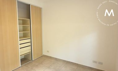 Departamento en venta de 2 ambientes con patio - Villa Ballester Centro