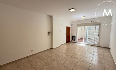 Departamento en venta de 2 ambientes con patio - Villa Ballester Centro
