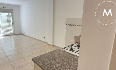 Departamento en venta de 2 ambientes con patio - Villa Ballester Centro