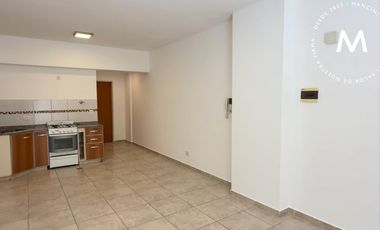 Departamento en venta de 2 ambientes con patio - Villa Ballester Centro